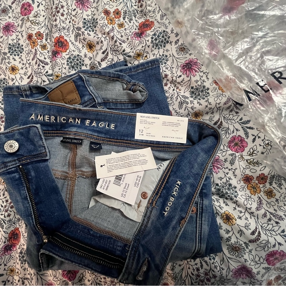 Brand New Never Worn w Tags American Eagle Outfitters Women's Classic Blue Jeans